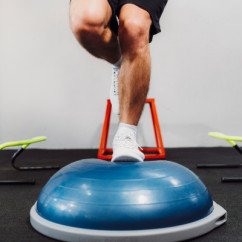 Egyensúlyozó párnák: Az egyensúly fejlesztésének és rehabilitációnak sokoldalú eszközei Egyensúlyozó párnák: Az egyensúly fejlesztésének és rehabilitációnak sokoldalú eszközei