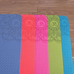 Jóga szőnyeg mandala mintázattal Amaya piros