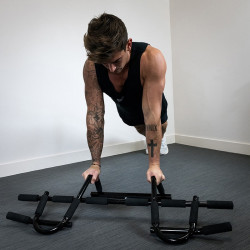 Ajtófélfára akasztható húzódzkodó Sveltus