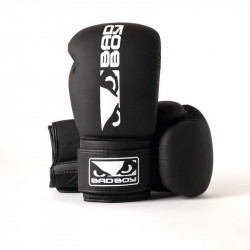 Bokszkesztyű Bad Boy Apollo fekete-fehér 16 oz Sportszer Bad Boy