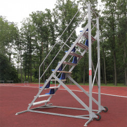 Célbírói emelvény Polanik