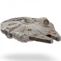 Star Wars Az Ezeréves Sólyom Millenium Falcon figura 23 cm