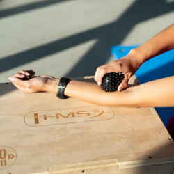 Masszírozó labda tüskés HMS 6 cm fekete