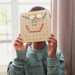 Készségfejlesztő játék BS Toys Geoboard