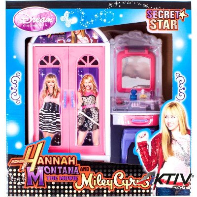 Babaszoba bútor, zenél, világít