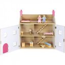 Rózsaszín fa házikó