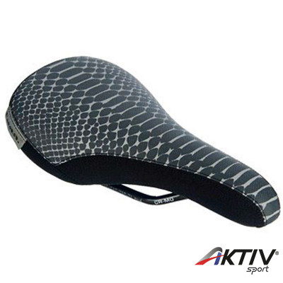 Funn nyereg Throne kígyóbőr mintás