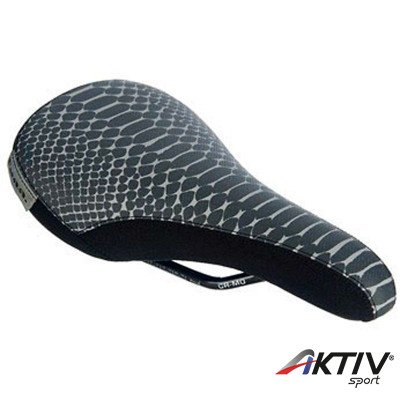 Funn nyereg Throne kígyóbőr mintás