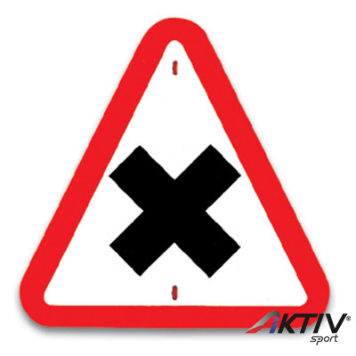 Kresz tábla - Egyenrangú utak kereszteződése Amaya