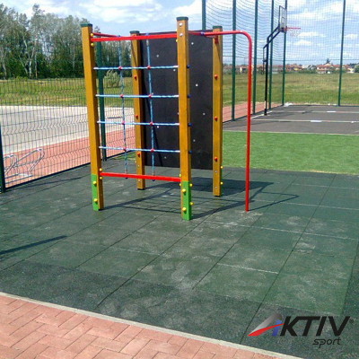 Kocka mászóka tűzoltórúddal