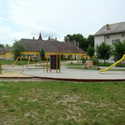 Kocka mászóka tűzoltórúddal