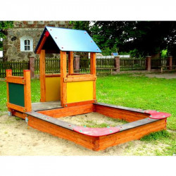 Babaház homokozóval Játszótéri eszközök