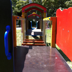 Kéttornyú vár II. Train