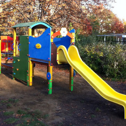 Kéttornyú vár II. Train