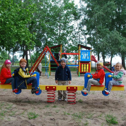 Négyüléses duplarugós mérleghinta