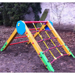 Háromszög mászóka