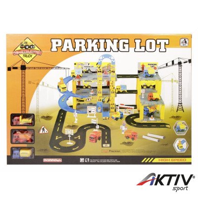 Háromemeletes parkolóház autópályával